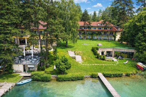 Beachfront · Private Beach Travel Proud Hotel Villa Rainer - Housity