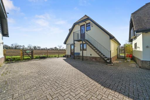 Pet-Friendly One-Bedroom Little Yeldham - Housity