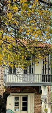 Nana's Guest House - Housity