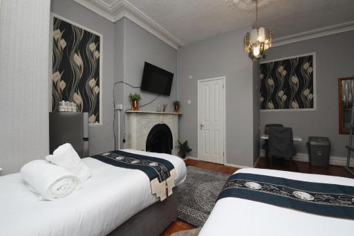 Woodville Lodge Leeds City Centre by OYO - Housity