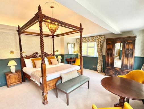 The Holt Hotel - Housity