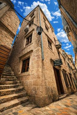 Old Town Youth Hostel - Housity