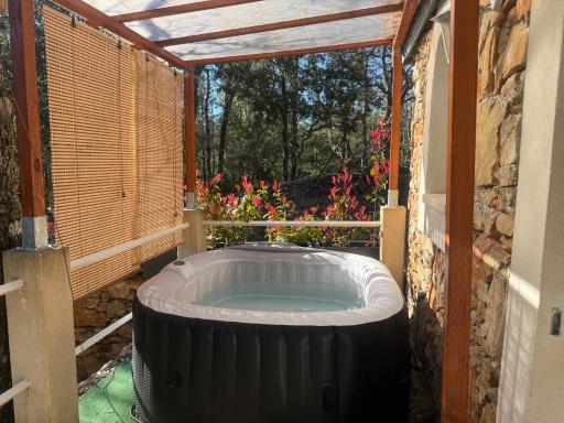 Le Cocon en pierre au coeur du Verdon et son spa en supplément gîte 