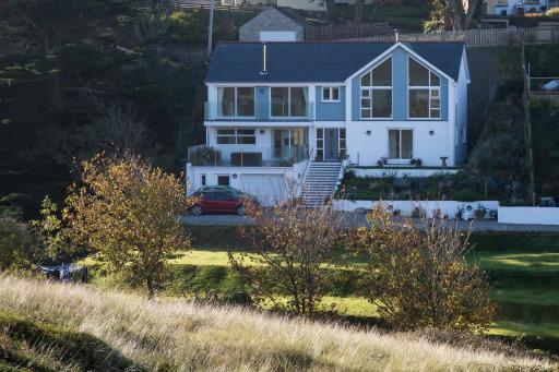 Holywell Bay B & B - Housity