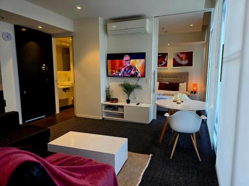 Luxury 2 Bedroom Suite near Adelaide with a car park - Housity