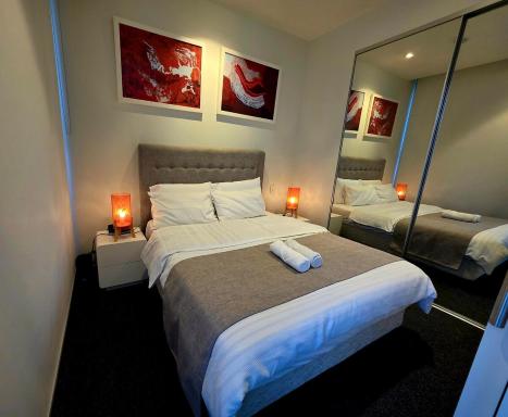 Luxury 2 Bedroom Suite near Adelaide with a car park - Housity