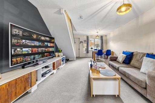Spacious 2-bed Townhouse Canary Wharf & Thames - Housity