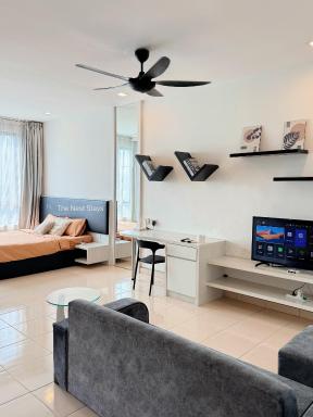 WHITE TILES 2人名宿, LANDMARK2, Sg Long, Kajang, FREE WIFI, QUIET SPACE, NICE VIEW - Housity