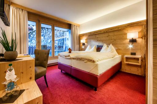 Ski-to-door AlpinArosa - Housity