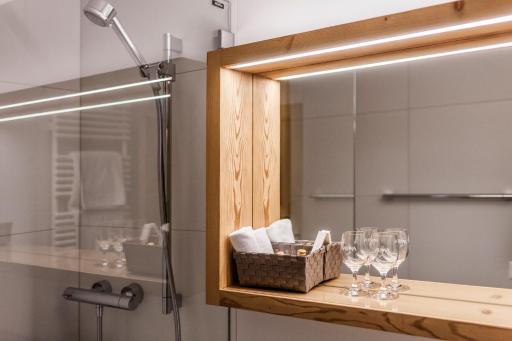 Ski-to-door AlpinArosa - Housity