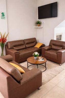 Hotel Kuwasi - Housity