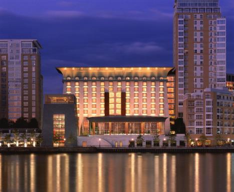 Canary Riverside Plaza Hotel - Housity