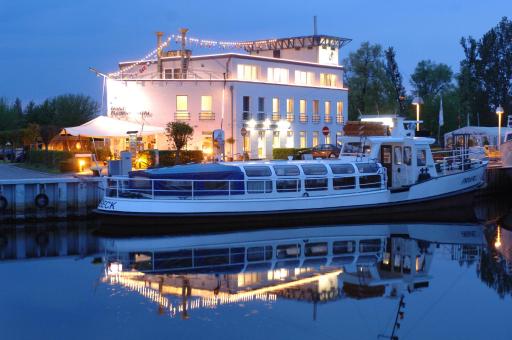 HafenHotel PommernYacht - Housity