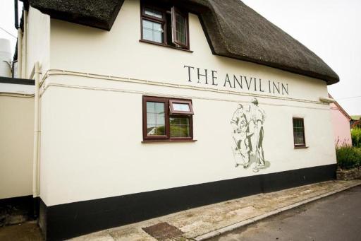 The Anvil Inn - Housity