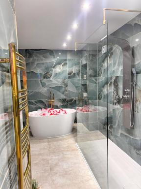 Shrew Lodge-woodland Lodges-Hot Tub-Pembrokeshire-Tenby - Housity