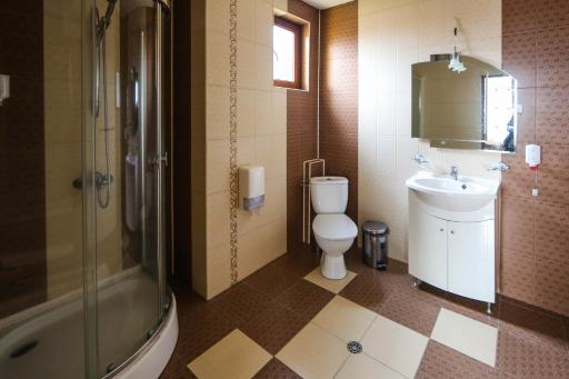 Sharkov Family Hotel - Housity