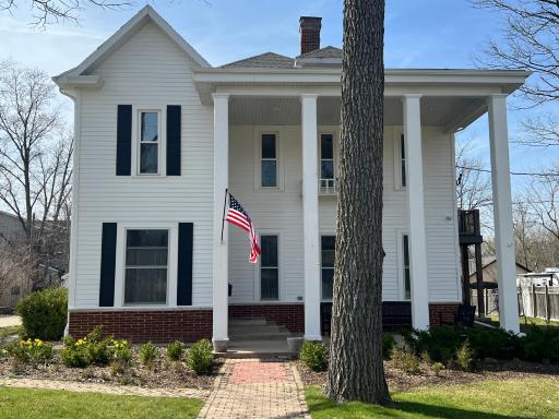 Charleston House Bed & Breakfast Inn - Housity