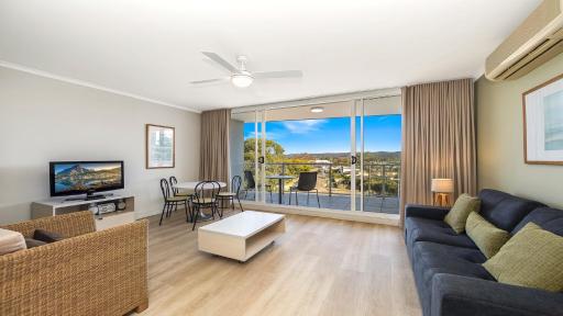 Hinterland Luxury - 1 Bedroom Hinterland View Apt - Housity