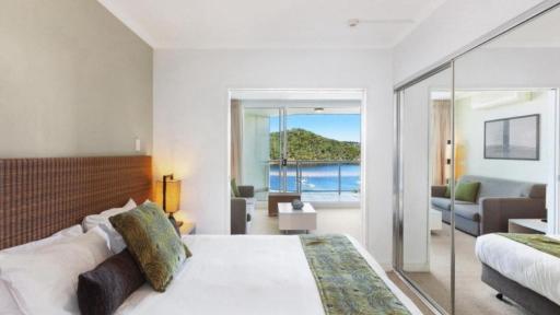 Ocean Panorama - 1 Bedroom Oceanview Apt - Housity