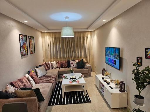 Top-Floor 3BR in Maarif, City View, AC & Parking - Hizvo
