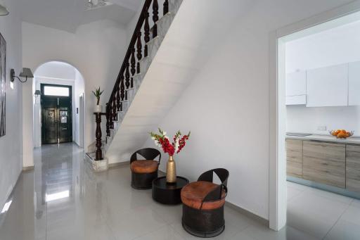 Unique Four Bedroom Townhouse One Minute Away From The Seafront - Housity