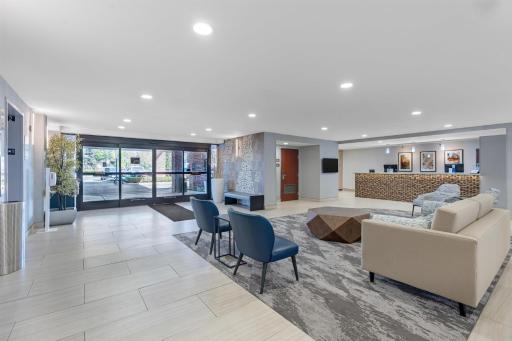 Best Western Plus Fresno Airport Hotel - Housity