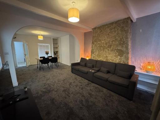 Two Bed House in Irthlingborough Perfect for Contractors - Housity