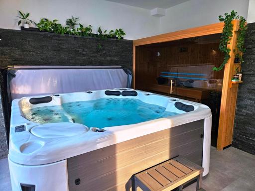 Domek z jacuzzi i sauną 