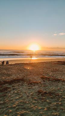 Surfside Paradise Retreat - 3BR and 2BA Duplex, Grill, DOG FRIENDLY - Close to the Beach! - Housity