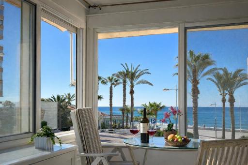 Casa caballito de Mar Frente a la playa - Housity
