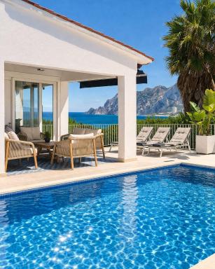 Espectacular villa junto a la playa, piscina privada y vistas al mar - Housity