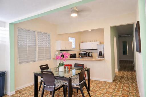 Calle Hollanda 3 Bedroom Home - Housity