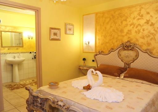 La Dea Hestia - Housity