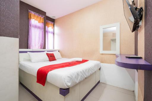 RedDoorz Plus near Stasiun Bekasi - Housity