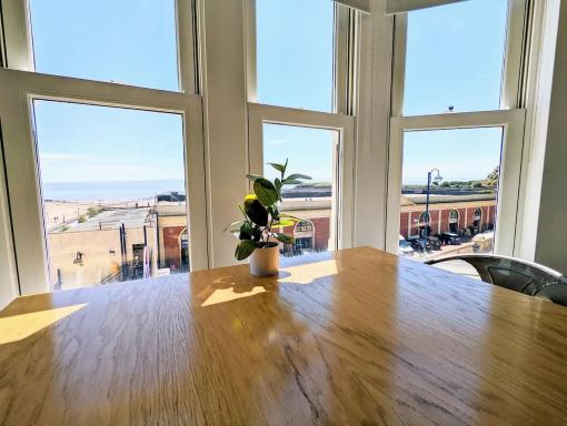 Barry Island Beachfront Apartment - Stunning Bay Views and Private Parking - Housity