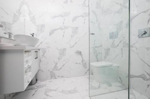 Newington Apartments - Apt 2 Twin Queen - Housity