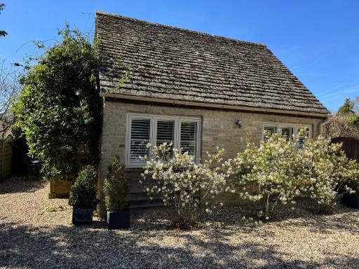 Cosy cottage in the heart of the Cotswolds - Housity
