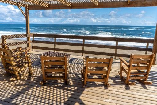 Beachfront Domos Curiñanco vista al mar - Housity