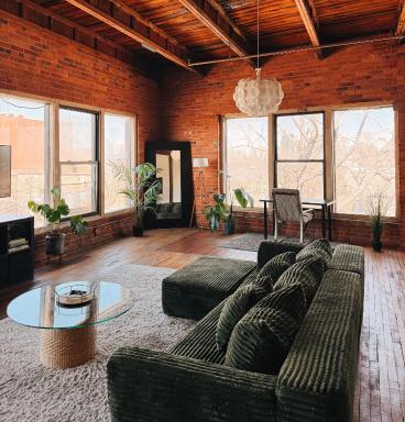 420 Friendly SKYLINE view Downtown Loft FREE Parking - Housity