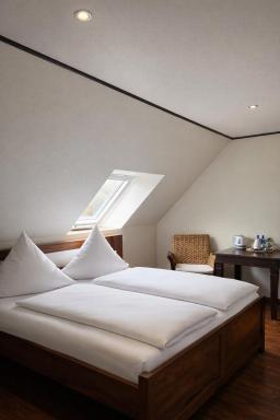 Vier Jahreszeiten Hotel - Housity