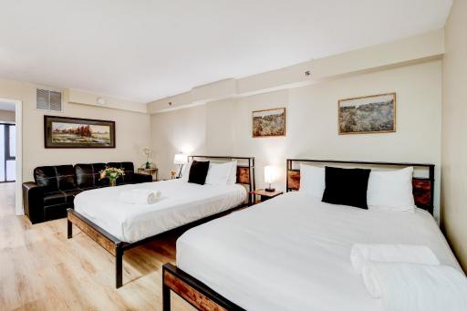 Penthouse on the strip - 6 Comfy beds!!! - Housity