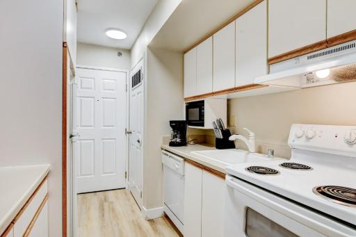 Penthouse on the strip - 6 Comfy beds!!! - Housity