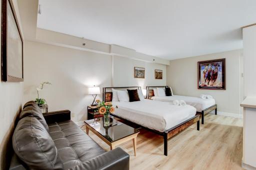 Penthouse on the strip - 6 Comfy beds!!! - Housity