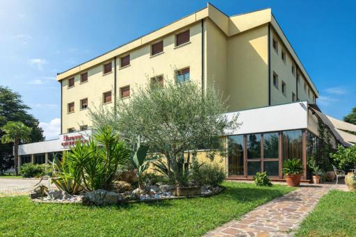Hotel Castello Artemide Congressi - Housity