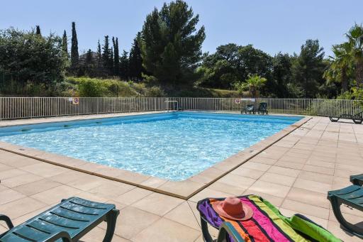Comfort Aparthotel Six-Fours - Housity