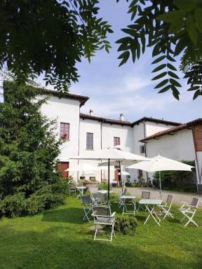 Appartamenti con Giardino privato e vista Corte - Arena Po - Housity