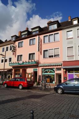 Hotel Hüttl - Housity