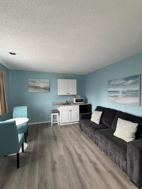 Sand Pebble Motor Lodge - Housity