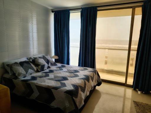 Beachfront · Private Beach Apartamento en frente del mar - Housity