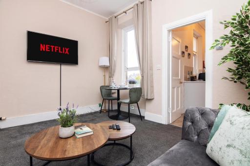The Summit West End- Elegant Apartment with Free Parking in Prime Location - Housity